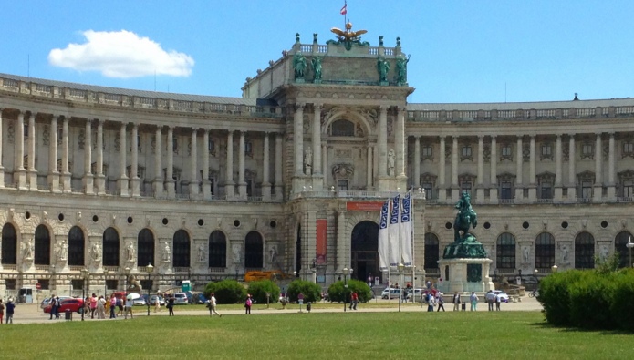 Дворец Hofburg